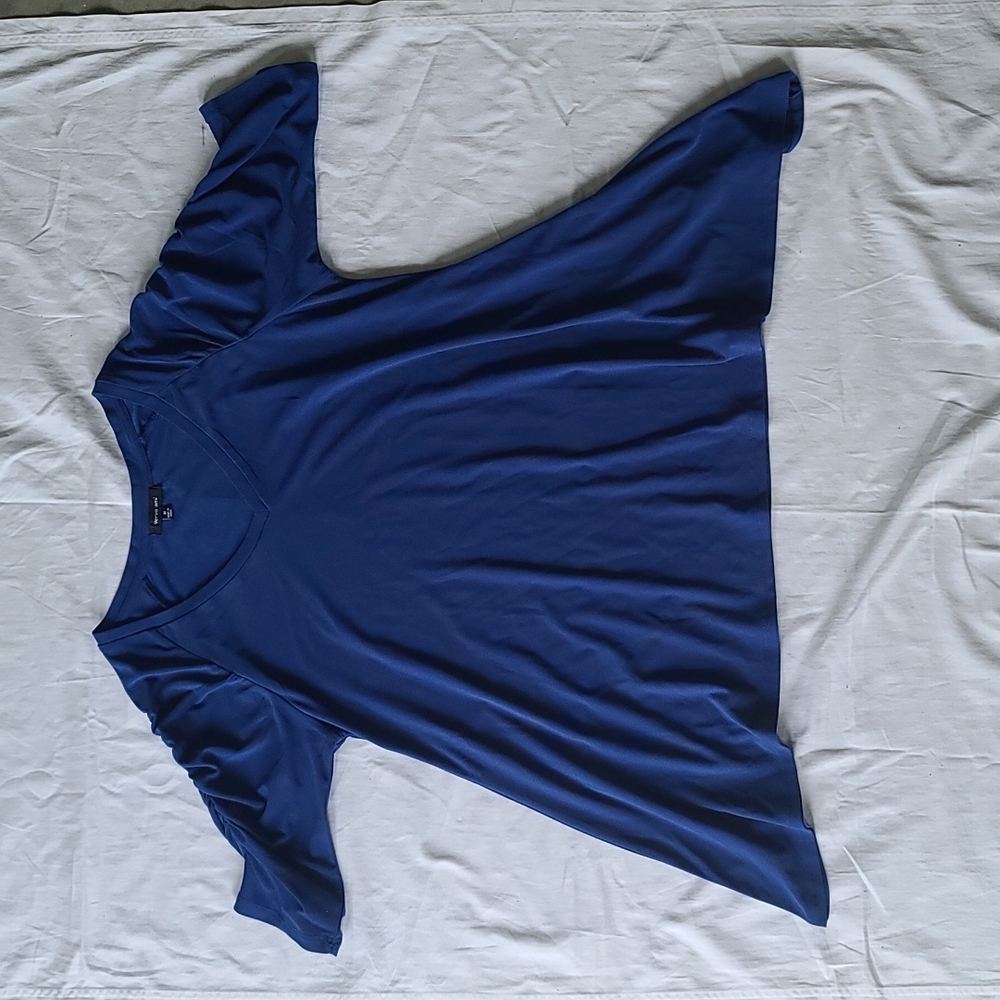 Blue short sleeve ruched sleeves v-neck verve ami brand. Medium